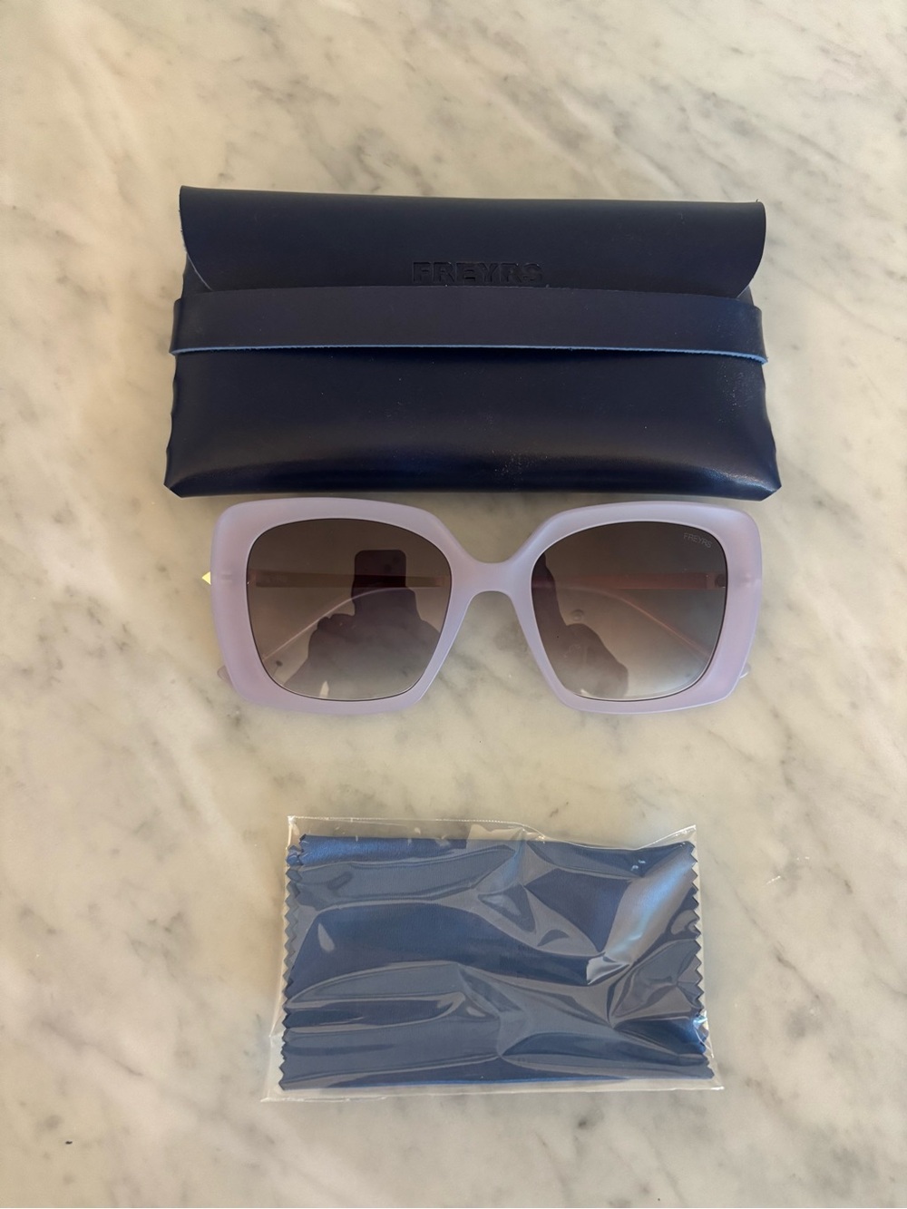 Freyrs “Alice” Sunglasses in Lavender